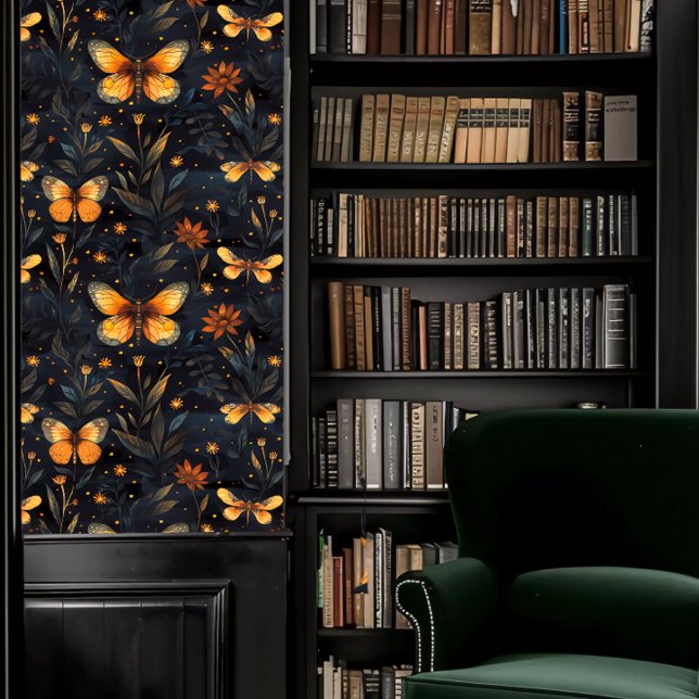 Papier Peint Papillons en or Dark Academia (Dark Academia Gold Butterflies Wallpaper in a library.)