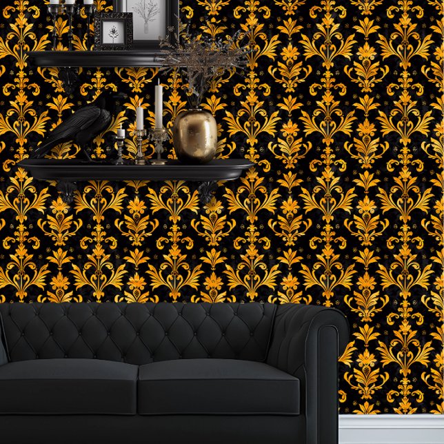 Papier Peint Whimsigoth Coeurs d'or complexes (Whimsigoth Yellow Damask on Black wallpaper behind a black couch.)