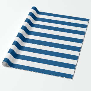 Papierblätter aus blau und weiß Streifen Geschenkpapier