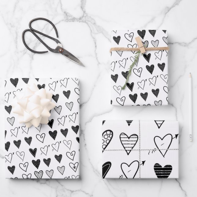 Papierblätter umhüllen Valentinins schwarze Herzen Geschenkpapier Set (Vorderseite)