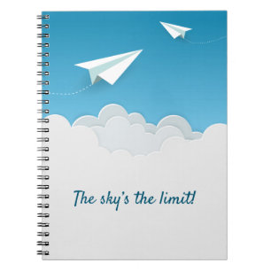 Papierflugzeuge über den Wolken Notizblock