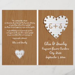 Papierherz auf gefaltetem Holz Hochzeitsprogramm