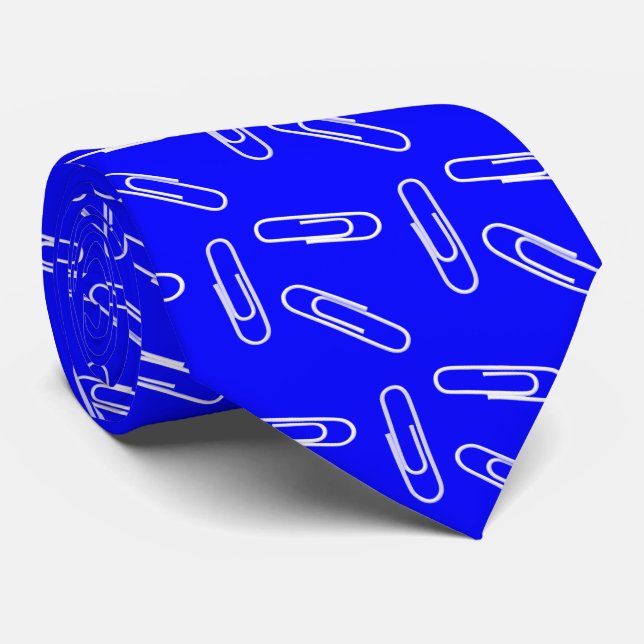 Papierklammern auf blau krawatte (Gerollt)