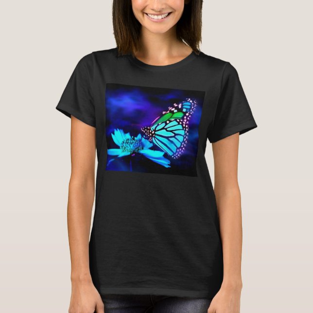 Papillon en T-shirt bleu clair (Devant)