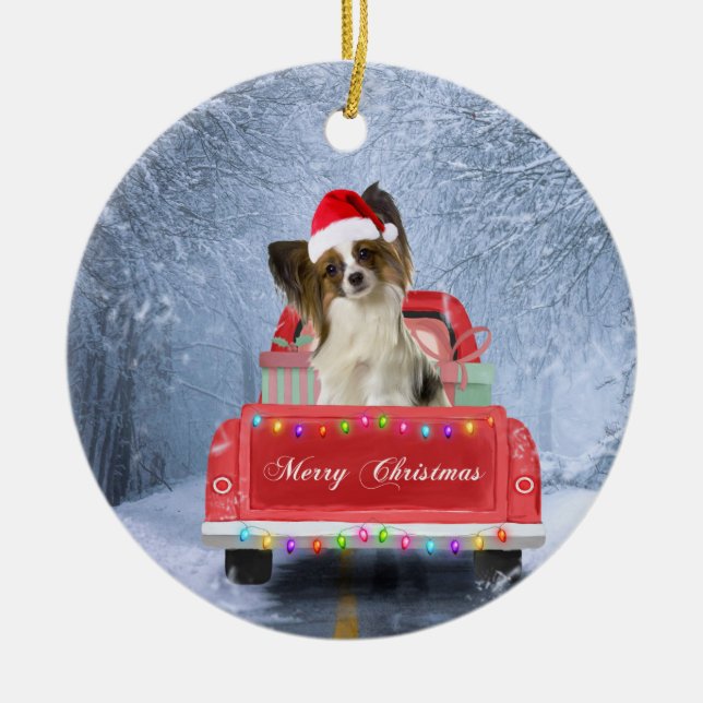 Papillon Hund im Schnee sitzen im Weihnachtswagen Keramik Ornament (Vorne)