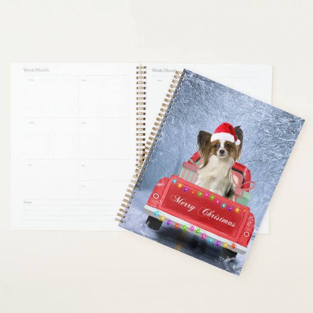 Papillon Hund im Schnee sitzen im Weihnachtswagen Planer (Anzeige)