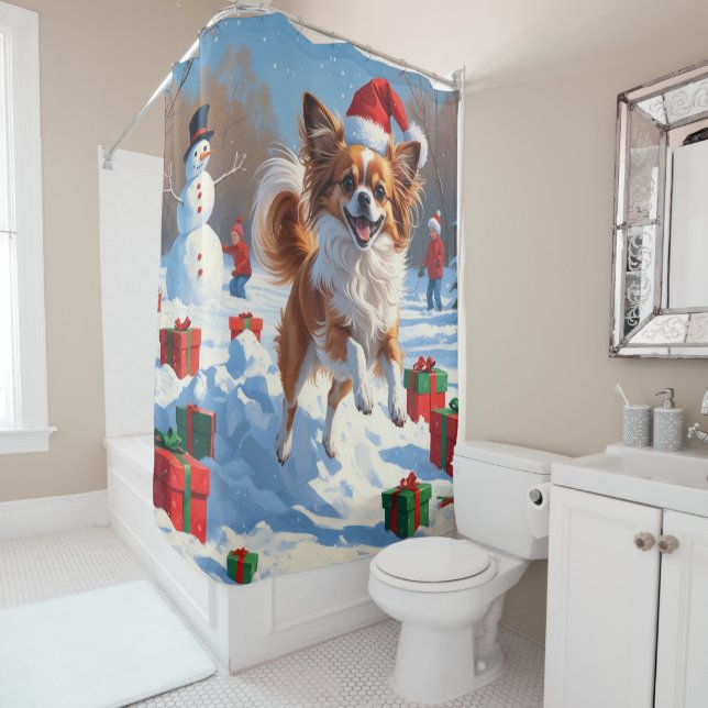 Papillon Hund läuft im Schnee mit Weihnachtshut Duschvorhang (Beispiel)