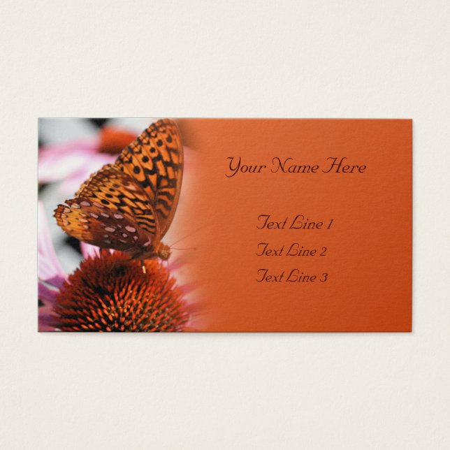 Papillon orange sur la nature fleurie (Devant)