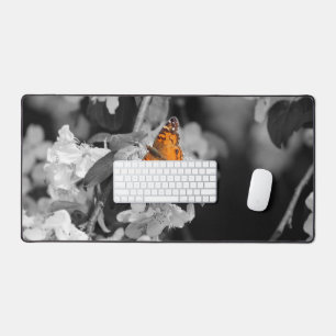 Papillon Orange Sur Pomme Fleur Mat De Bureau