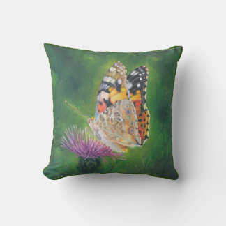 Papillon sur coussin de fleurs