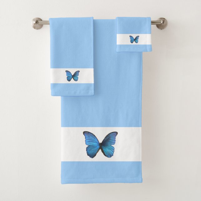 Papillon sur fond bleu clair et blanc (En situation)