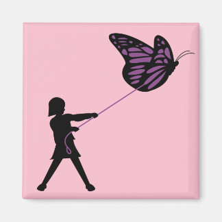Papillon sur un aimant en laisse