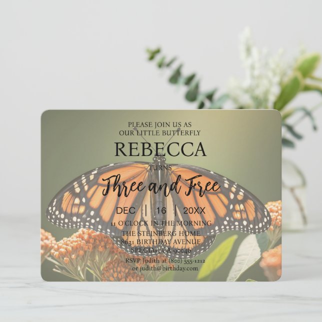 Papillon trois et invitations gratuites pour l'ann (Debout devant)