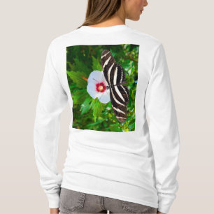 Papillon zébrée sur un T-shirt rouge Hibiscus