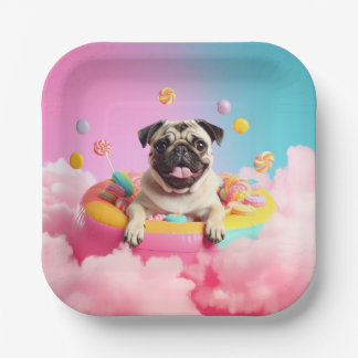 Pappteller mit süßem lustigen Mops Hund