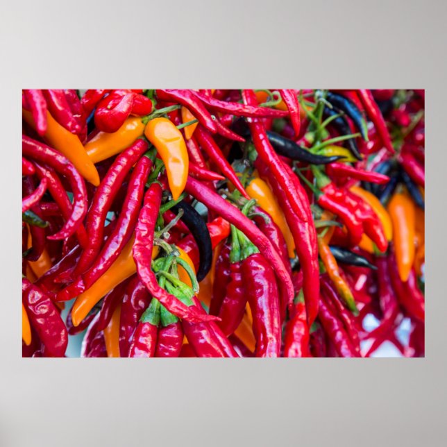 Paprikaschoten mit warmem Chili auf dem Markt für  Poster (Vorne)