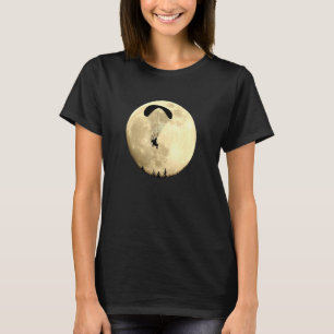 Paramotor, der bei Nacht im Vollmond fliegt T-Shirt