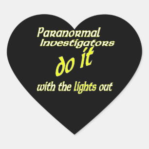 Paranormale Ermittler tun es Herz-Aufkleber