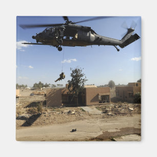 Parareskueman-Rappel aus einem HH-60 2 Magnet