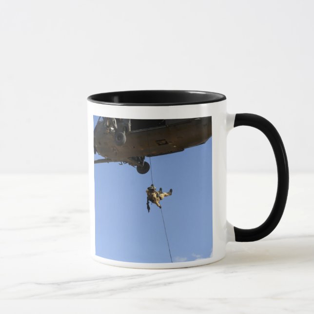 Parareskueman-Rappel aus einem HH-60 Tasse (Rechts)