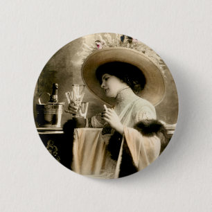 Pariser Frau 1900, die Champagne trinkt Button