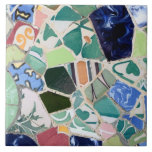 Park Guell Mosaikfliese Fliese<br><div class="desc">Park Güell in Barcelona,  Spanien. Eins der bekanntesten Beispiele von Antoni Gaudí-Architektur. Farbphotographie. Bilder von Spanien-Sammlung</div>