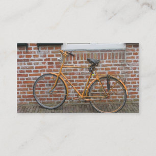 Parkfahrrad und eine Ziegelstein-Wand-kleine Visitenkarte
