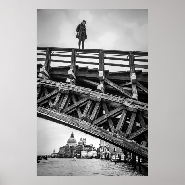Parkour-Sportstand auf Brücke in Venedig Poster (Vorne)