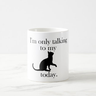 Parler dans la tasse de chat