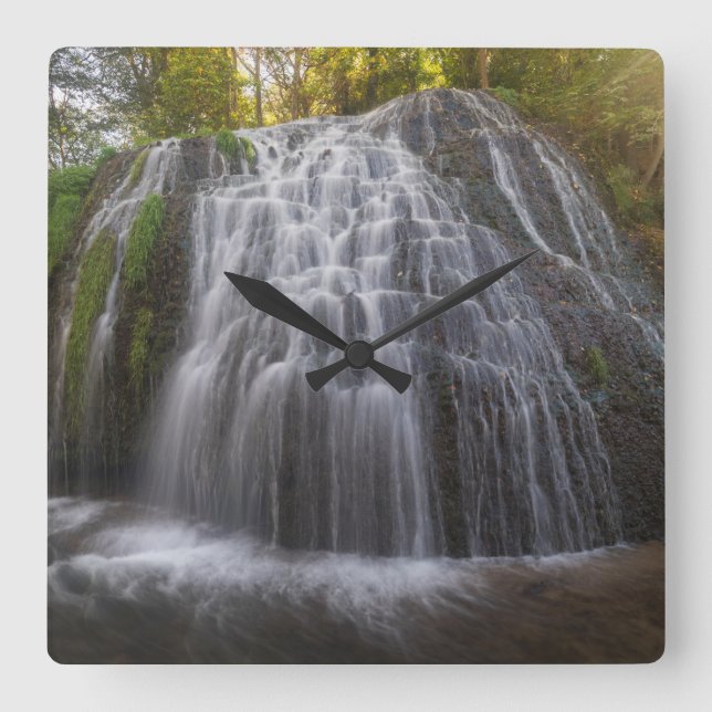 Parque Natural del Monasterio - Waterfall Quadratische Wanduhr (Vorderseite)