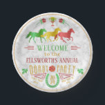 Party Derby Day Racing Racing Pappteller<br><div class="desc">Dieses schöne Pferderennen derby Tag Party Design ist in den Farbtönen grün, goldgelb und rot auf einem grauen / weißen Hintergrund mit einem leichten Marmoreffekt gemacht. Das verzierte Design erinnert an Themen aus der Ära Edwardian und Roaring Zwanziger, mit Rose kombiniert mit geometrischen Elementen. Das Design umfasst drei Rennpferde, eine...</div>
