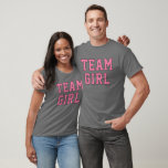 Party des weiblichen Pink-Babygeschlechts T-Shirt<br><div class="desc">Das Design des männlichen T-Shirts "Team Girl" in rosa,  sportlich auf dunkelgrau geschriebener Schrift</div>
