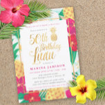 Party Einladungen des Goldes 50. Geburtstags Luau<br><div class="desc">Tropisches Gold 50. Geburtstagsluau Einladungen mit lustigen,  hübschen tropischen Blume und Ananas,  mit goldenen Akzenten. Perfekt für einen luauer Themenabend zum 50. Geburtstag!</div>