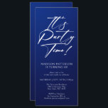 Party Time 40. Geburtstag Party Einfache Eleganz Einladung<br><div class="desc">Es ist Party Time 40th 40th Birthday Party Simple Elegant Invitation Invite bietet ein minimalistisches Design mit dem Text "It's Party Time!" in modernen weißen Kalligraphieskripttypografie und personalisiert unten mit Ihrem eigenen Text. Der bearbeitbare Schriftart kann mit einem blauen Hintergrund verändert werden. Entworfen von © Evco Studio www.zazzle.com/store/evcostudio</div>