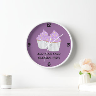 Passen Sie diese Lilac Cupcake Grafik an Uhr