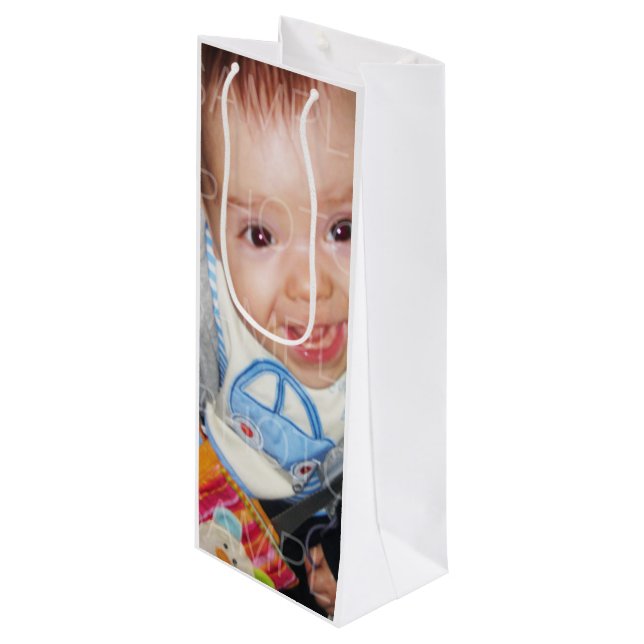 Passen Sie es mit Ihren Fotos Weinbeutel an Geschenktüte Für Weinflaschen (Vorderseite Schrägansicht)