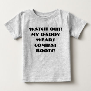 Passen Sie heraus auf!  Mein Vati trägt Baby T-shirt