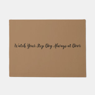 Passen Sie Ihren Schritt-Hund immer an der Fußmatte