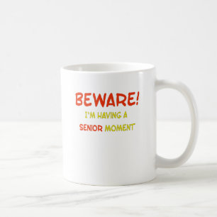 Passen Sie mich haben einen älteren Moment auf Kaffeetasse