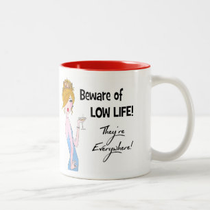 "Passen Sie vom niedrigen Leben auf!  Sie sind Zweifarbige Tasse