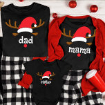Passende Weihnachts Personalisierte Rentier Custom T-Shirt<br><div class="desc">Erleben Sie den festlichen Stil Ihrer Familie mit unserer massgeschneiderten Weihnachtsmannmütze für die Weihnachts-Pajama-T - Shirt der Familie, die Ihren Feiern eine Mischung aus Komfort und Feiertagsstimmung verleihen. Diese passenden T-Shirts sind mit spielerischen Weihnachtsmannmützen versehen und können mit dem Namen jedes Familienmitglieds personalisiert werden, was sie zu einer angenehmen Ergänzung...</div>