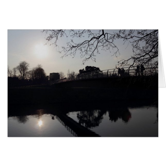 Passerelle au-dessus d'une rivière (Devant horizontal)