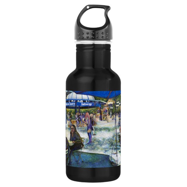 Passionierte Leute, die im Park spielen, NYC Trinkflasche (Vorderseite)