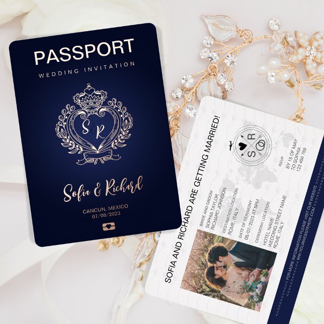 Passport Wedding Destination Gold Wappen Monogram Folieneinladung (rose gold crest on navy blue passport invitation)