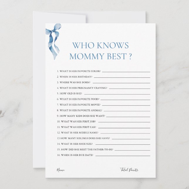 Pastel Blue Bow, der Mommy Best Baby Shower kennt Einladung (Vorderseite)