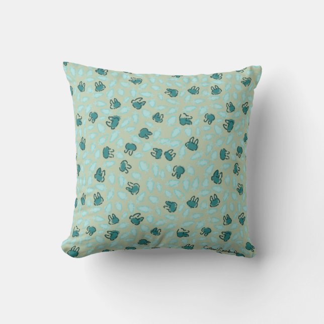 Pastel Blue Bunnies und Sky Blue Carrots auf Baumw Kissen (Vorderseite)