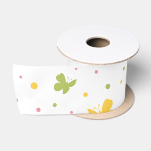 Pastel Butterfly Muster mit Blume und Namen Satinband