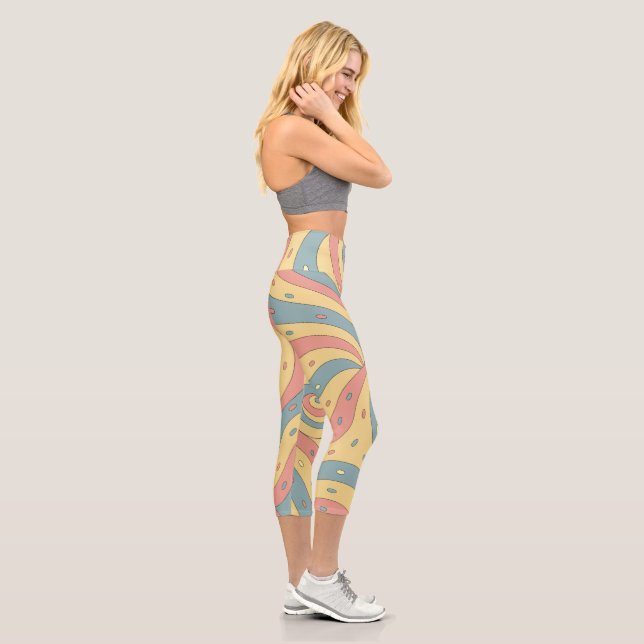 Pastel Candy Swirl Pattern with Sprinkles Capri Leggings (Rechts)