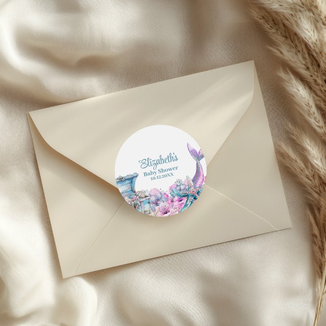 Pastel Floral Mermaid Schwanz Babydusche Runder Aufkleber (Pastel Floral Mermaid Tail Baby Shower Classic Round Sticker on an elegant envelope.)