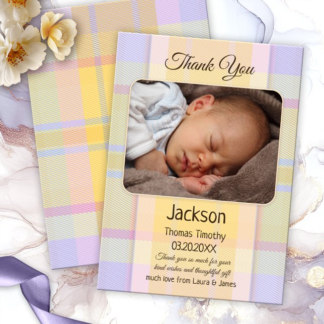 Pastel Kariertes neutrales Baby Foto Danke Karte (Gender neutral baby Thank You card with a photo of your own baby on a multicolored pastel plaid )